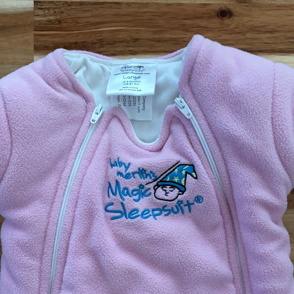 Merlin Magic Sleepsuit Pink 6-9 months 18-21 lbs - Picture 2 of 2